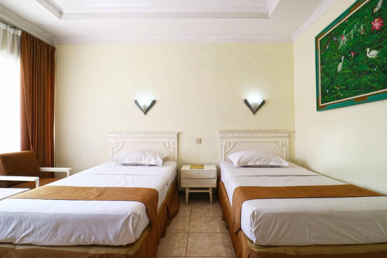 Hotel Tanjung Surabaya Exterior photo