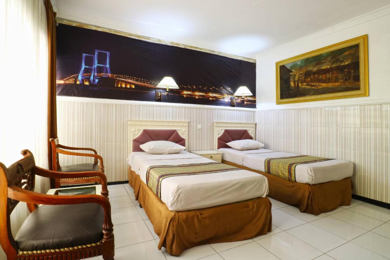 Hotel Tanjung Surabaya Exterior photo